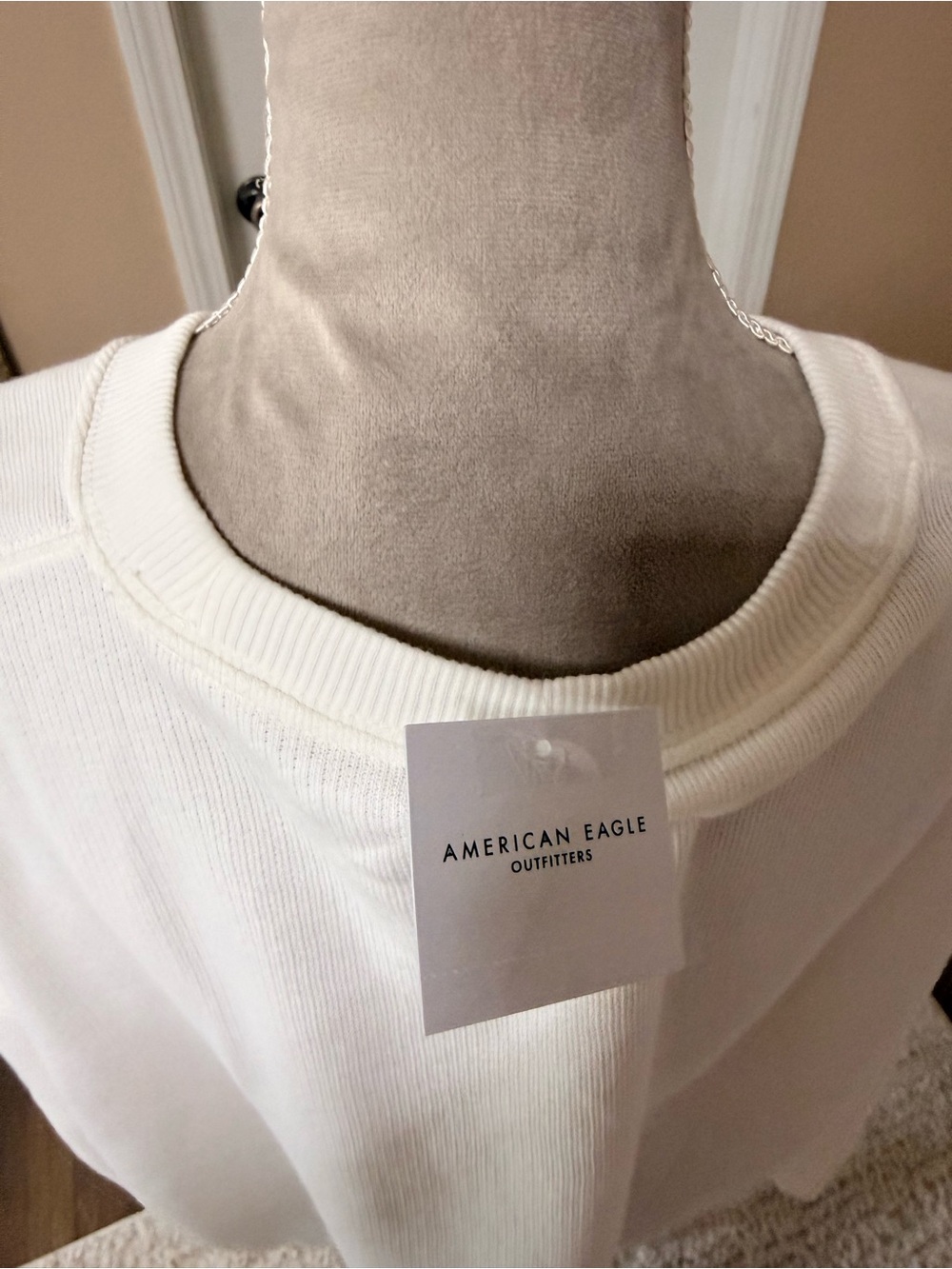 New Women’s American Eagle White Mustang Pullover Sweatshirt Size XL - Picture 5 of 7
